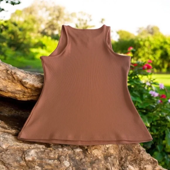 WHBM Forme Ribbed Stretch Tank - Picture 3 of 6